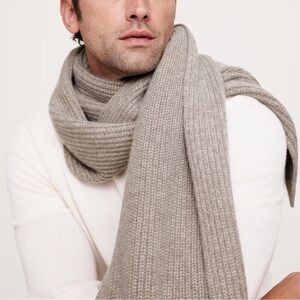 NWT Banana republic 100% Cashmere Scarf